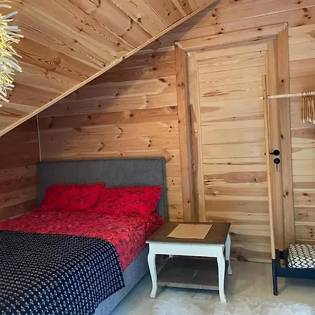 Biala Chatka W Lesie Na Roztoczu Szczebrzeszyn Exterior foto